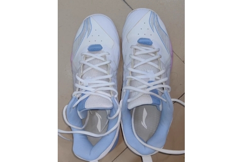 李宁羽毛球鞋男女情侣款